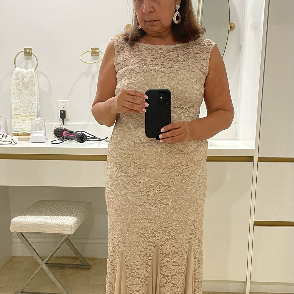 Beautiful evening gown. Perfect for Wedding guest